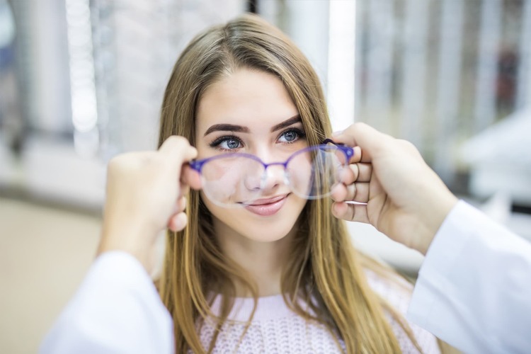 Slide 1 | Strzodowie Okulistyka