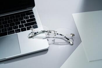 Okulary progresywne - co to jest, kto potrzebuje i ile kosztują